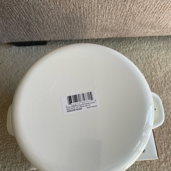 New Le Creuset White Petite Stockpot (3.8 quart) with/ Pretty gold color knob! - Picture 5 of 8